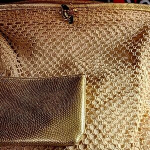 THE ICING THE BEE BUCKET BAG